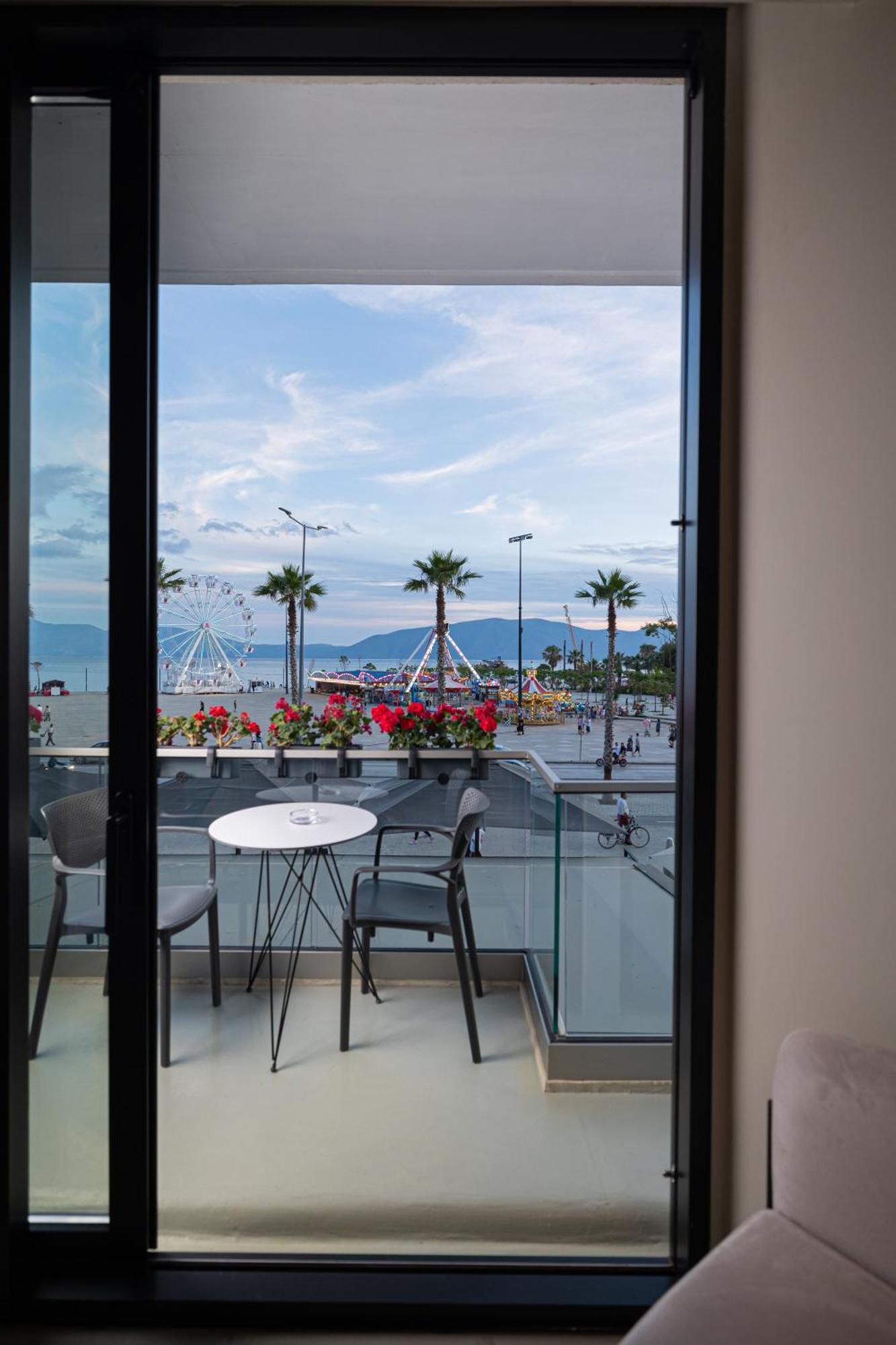 Dot Tradition Hotel Wlora