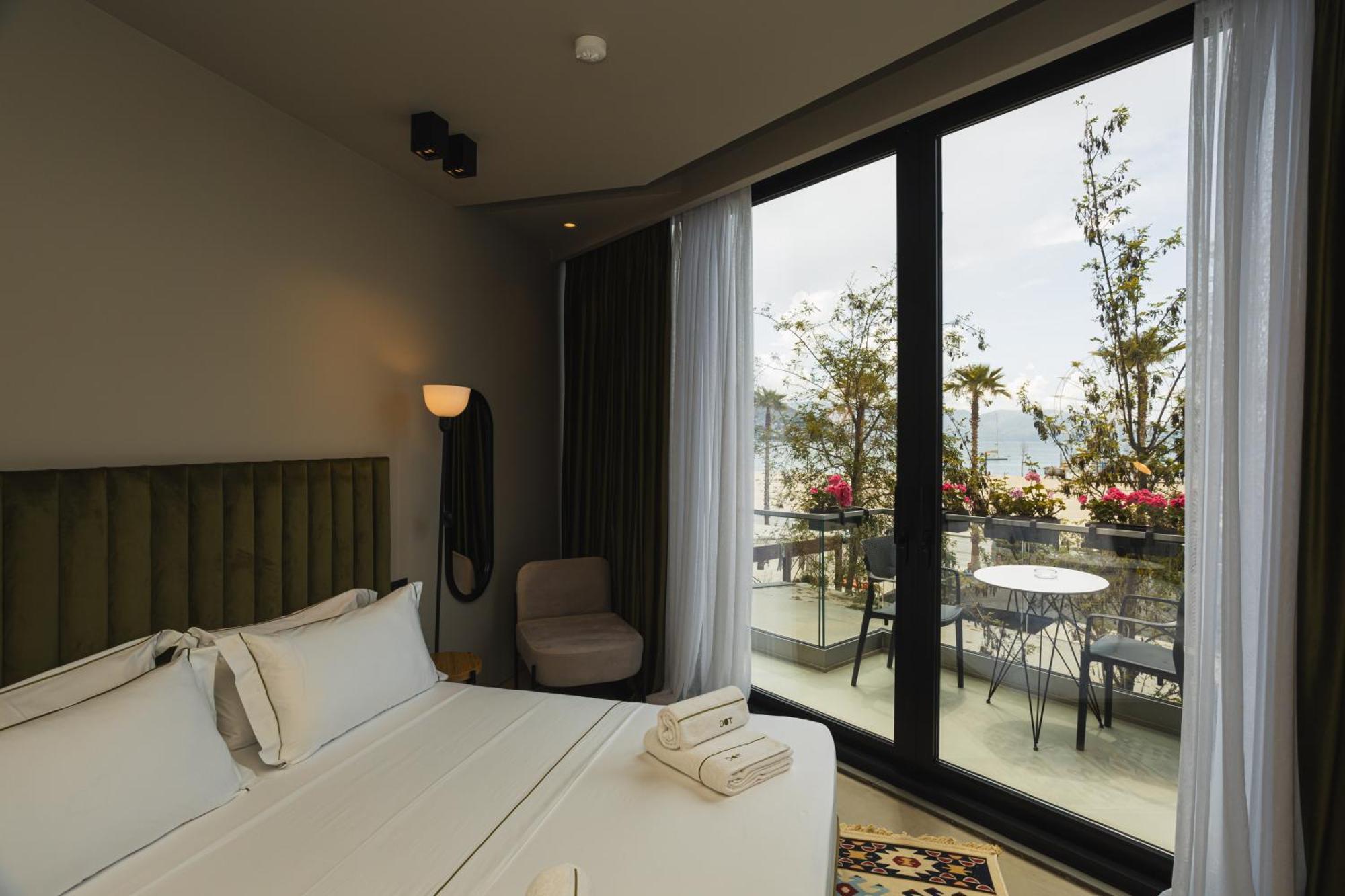 Dot Tradition Hotel Wlora